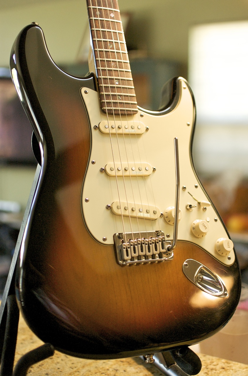 Gear Review: 1998 Fender American Deluxe Stratocaster | Guitar Gear 